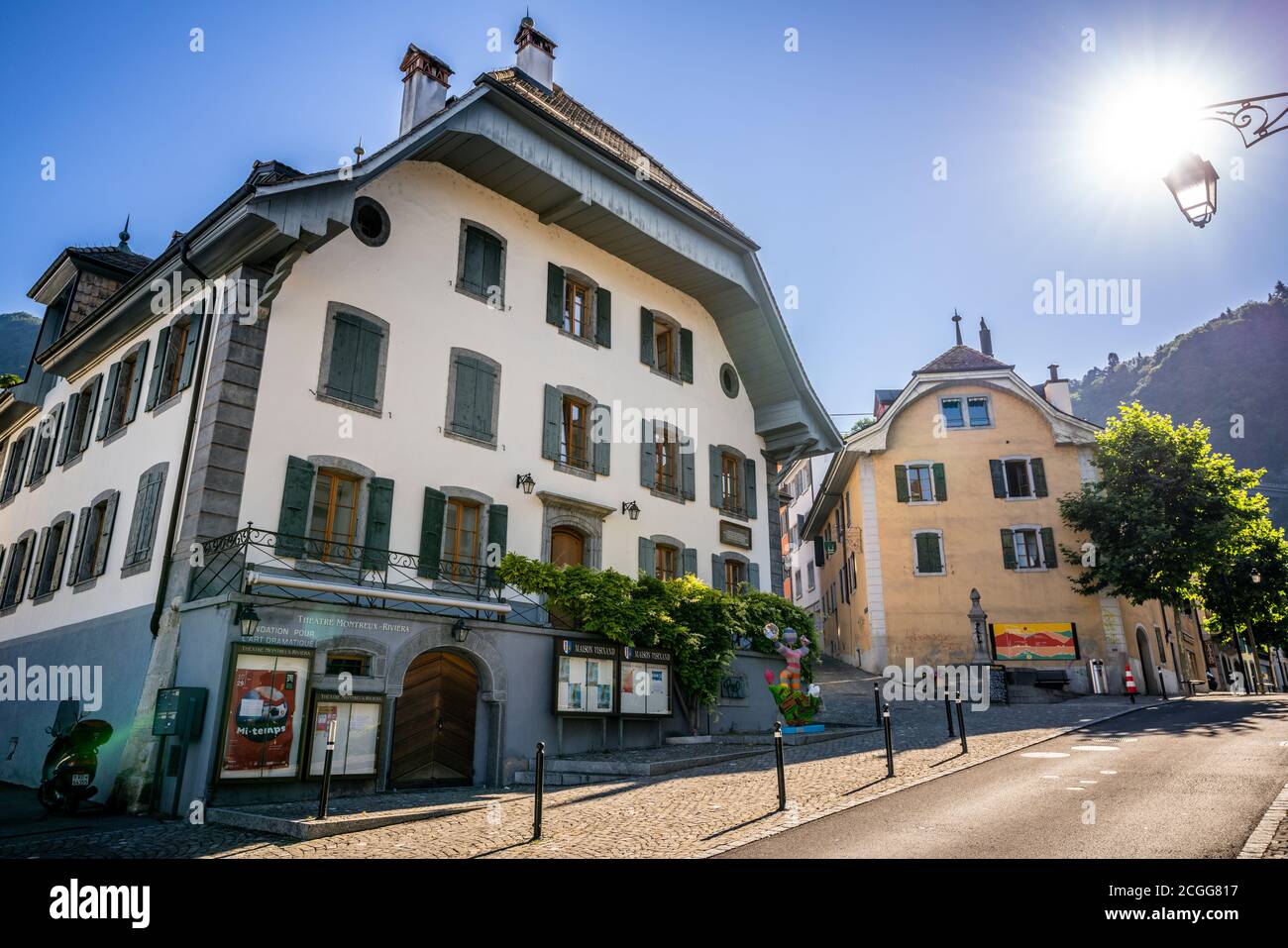 Montreux Schweiz , 5. Juli 2020 : Maison Visinand ein historisches Haus in ein kulturelles Zentrum in Montreux Altstadt Schweiz verwandelt Stockfoto