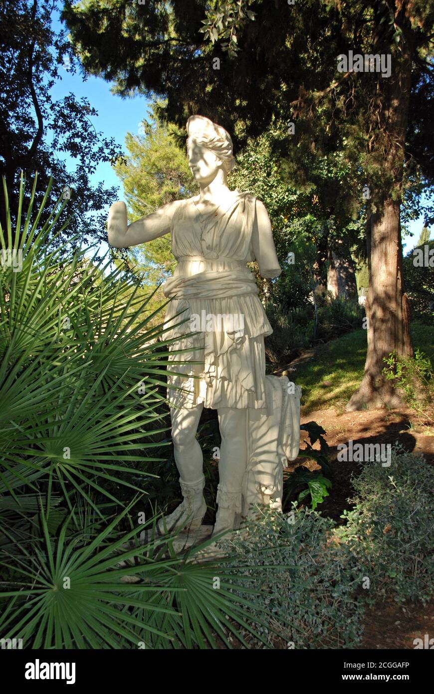 Skulptur der Jägerin Diana (Kopie) auf den römischen Ruinen von Italica, Sevilla, Provinz Sevilla, Andalusien, Spanien, Europa. Stockfoto