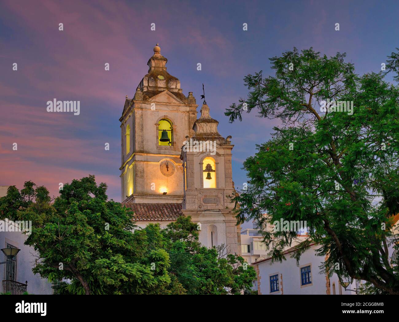 Lagos, die Kirche von Santo Antonio, Lagos, in der Abenddämmerung, die Algarve, Portugal Stockfoto