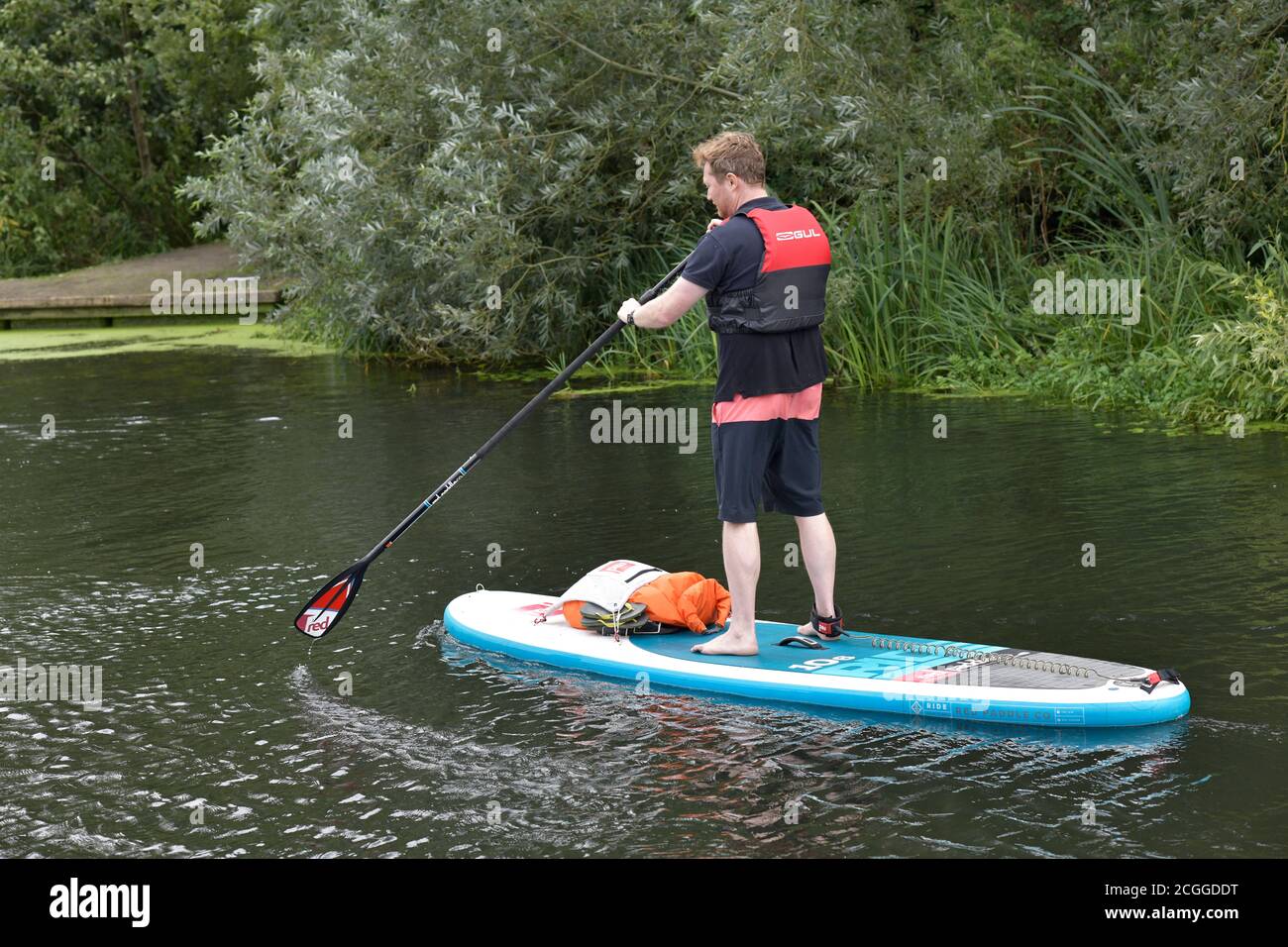 Mann paddeln auf dem Fluss waveney bungay suffolk england Stockfoto