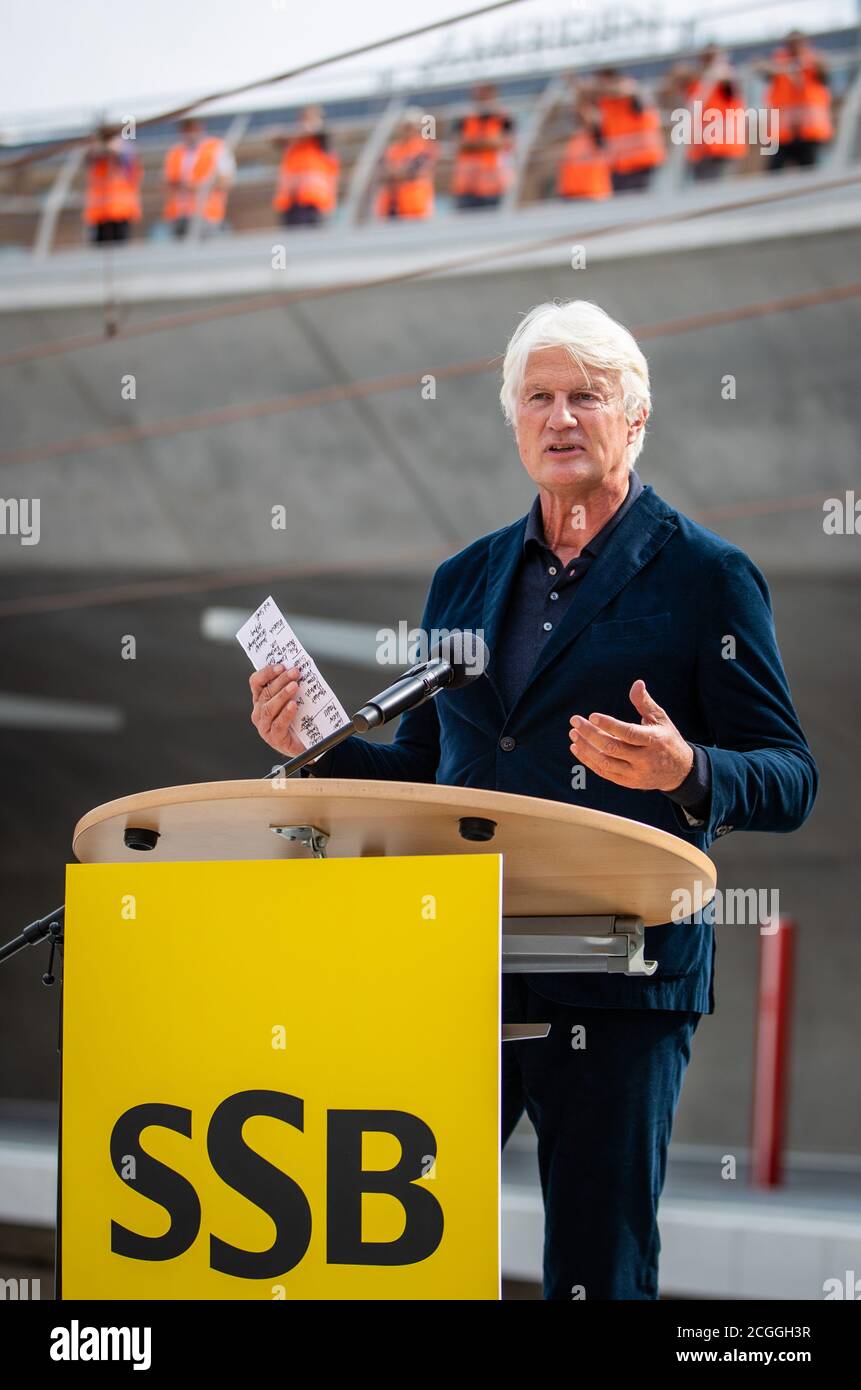 Stuttgart, Deutschland. September 2020. Architekt Christoph Ingenhoven spricht bei der Eröffnung der neuen Haltestelle 'Staatsgalerie' mit Medienvertretern. Ingenhoven ist Architekt der Haltestelle, die im Rahmen der Bauarbeiten für Stuttgart 21 gebaut wurde. Quelle: Christoph Schmidt/dpa/Alamy Live News Stockfoto