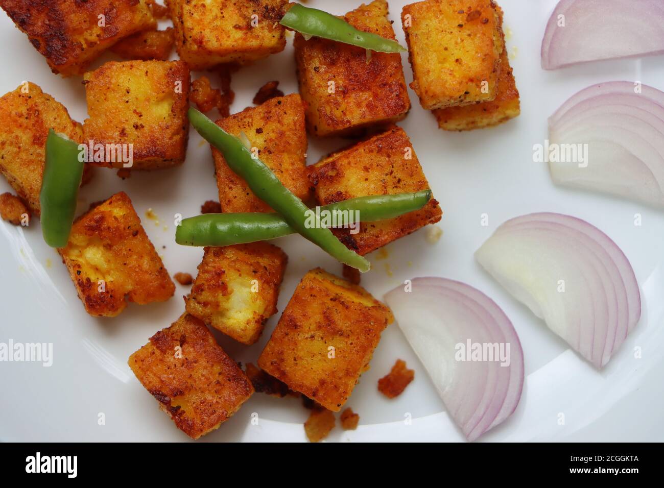 Tawa Paneer oder gebratener Paneer, indische Vorspeise mit Quark und Gewürzen, Vorspeise Stockfoto