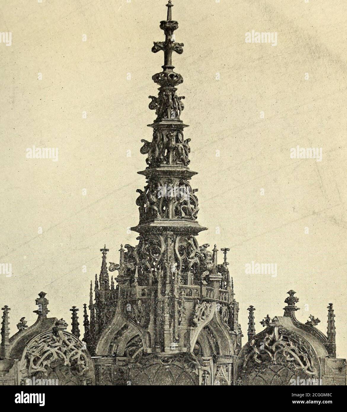 . Katalog der Möbel, Murmeln, Bronzen, Uhren, Kandelaber, Majolika, Porzellan, Glas, Schmuck, Goldschmiede und Silberschmiede, Evorien, Medaillen, Illuminationen, Miniaturen und Objekte der Kunst im Allgemeinen, in der Wallace-Sammlung. De-lys bezieht sich auf das Royalhaus von Frankreich. Französisch. 15. Jahrhundert. 572. Schatulle mit Plaketten aus Stahl mit Arabesquesin Gold gedämpft. Das Rahmenwerk ist aus vergoldetem Metall graviert und gejagt. Wahrscheinlich Französisch. Zweite Hälfte des XVI Jahrhunderts. 575. Schatulle mit Tafeln aus Stahl aufwendig intariert und damas-cened in Gold, die wichtigsten Entwürfe in Bezug auf die Jagd. Frenc Stockfoto