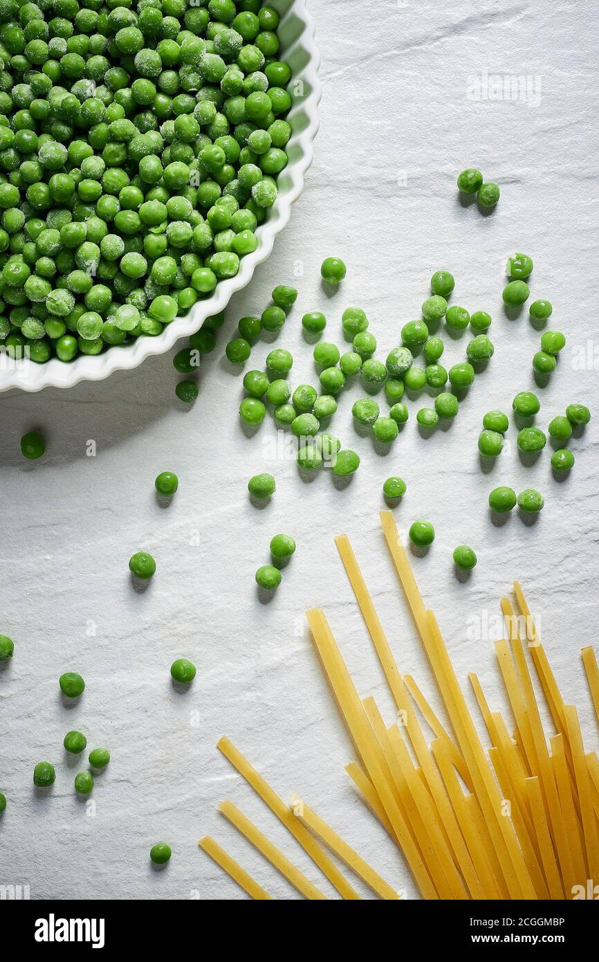 Pasta und Erbsen Stockfoto