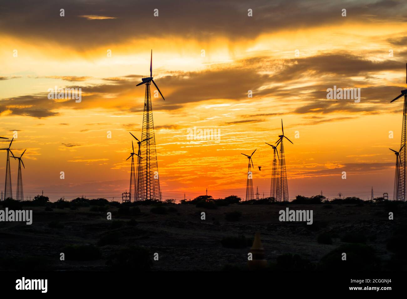 Windmühlen in Jaisalmer Wüstengebiet, Blick von Bara bagh Jaisalmer, Rajasthan Indien Stockfoto