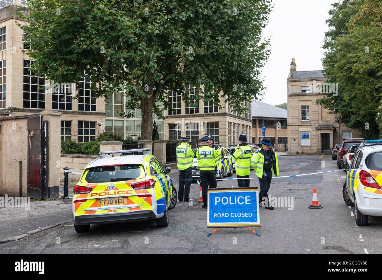 Bath, Großbritannien. 11. September 2020 Royal Mail Sortierbüro in Bath durchsucht von der Polizei über "verdächtige Pakete". Jane Tregelles/Alamy Credit: Jane Tregelles/Alamy Live News Stockfoto