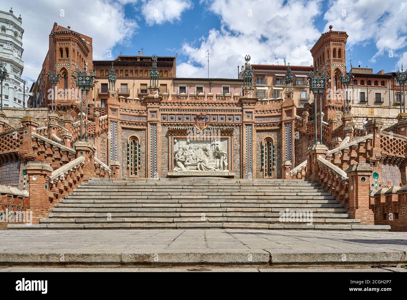 Die Treppe von Teruel auch bekannt als die Treppe des Bahnhofs oder der Oval mit dem Relief der Liebhaber von dem Bildhauer Aniceto Marinas, Spanien Stockfoto