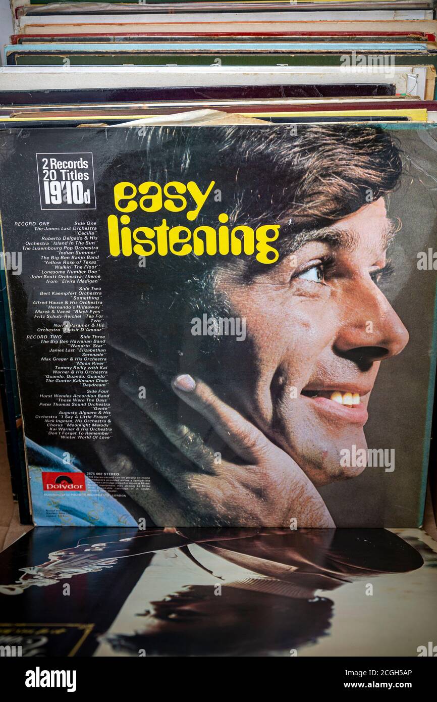 Aufnahme - Analog Audio, die Vergangenheit, einfach hörende Platten, Peters und lee, Gramophone, Old-Fashioned, Record Store, easy listening Aufnahme Stockfoto