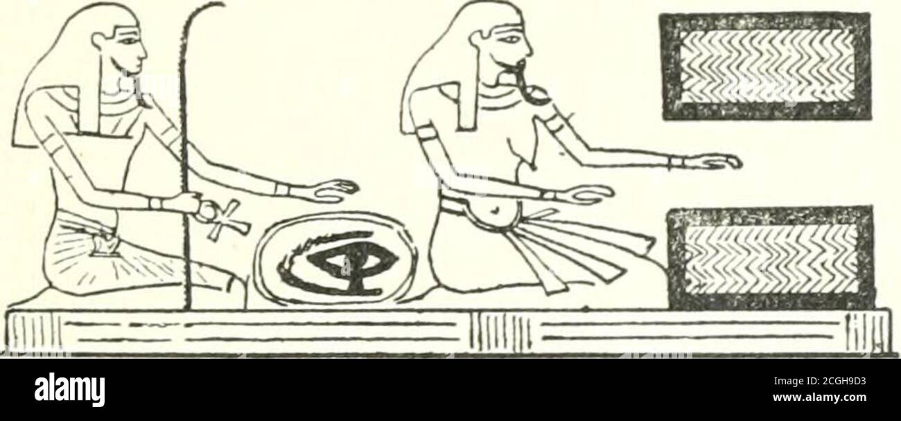 . Die Mythologie aller Rassen .. . ssfat als das andere. Einer von ihnen hält den Palmenzweig, der Zeit, Jahr, Erneuerung, frische Vegetation symbolisiert; und er streckt seine andere Hand über ein Loch, das das Auge eines Falken enthält, I. e. das Auge des Falken-förmigen (S. 24) Sonne-gott, der in der Unterwelt verloren war. Kurz darauf wurde diese Repräsentation missverstanden und entstellt, so dass zwei Augen der Sonne dargestellt wurden. Der Papyrus von Ani fügt eine erklärende Inschrift zum Bassin hinzu, das das Falkenauge hält:der Ozean; sein Name ist See der Reinigung von Millionen; und zeigt folglich eine parallele Interpretation o an Stockfoto