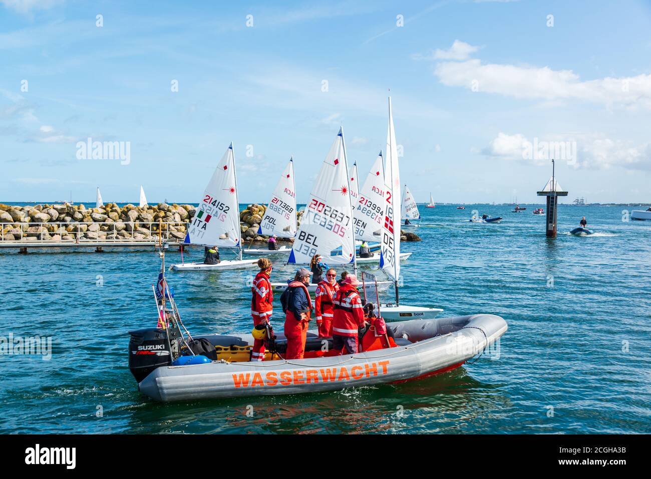 Kiel, auch im Coronajahr können unter strengsten Sicherheitsassen in diesem Jahr die hochkarätigen Segelwettbewerbe finden. Neon the Nachwuc Stockfoto