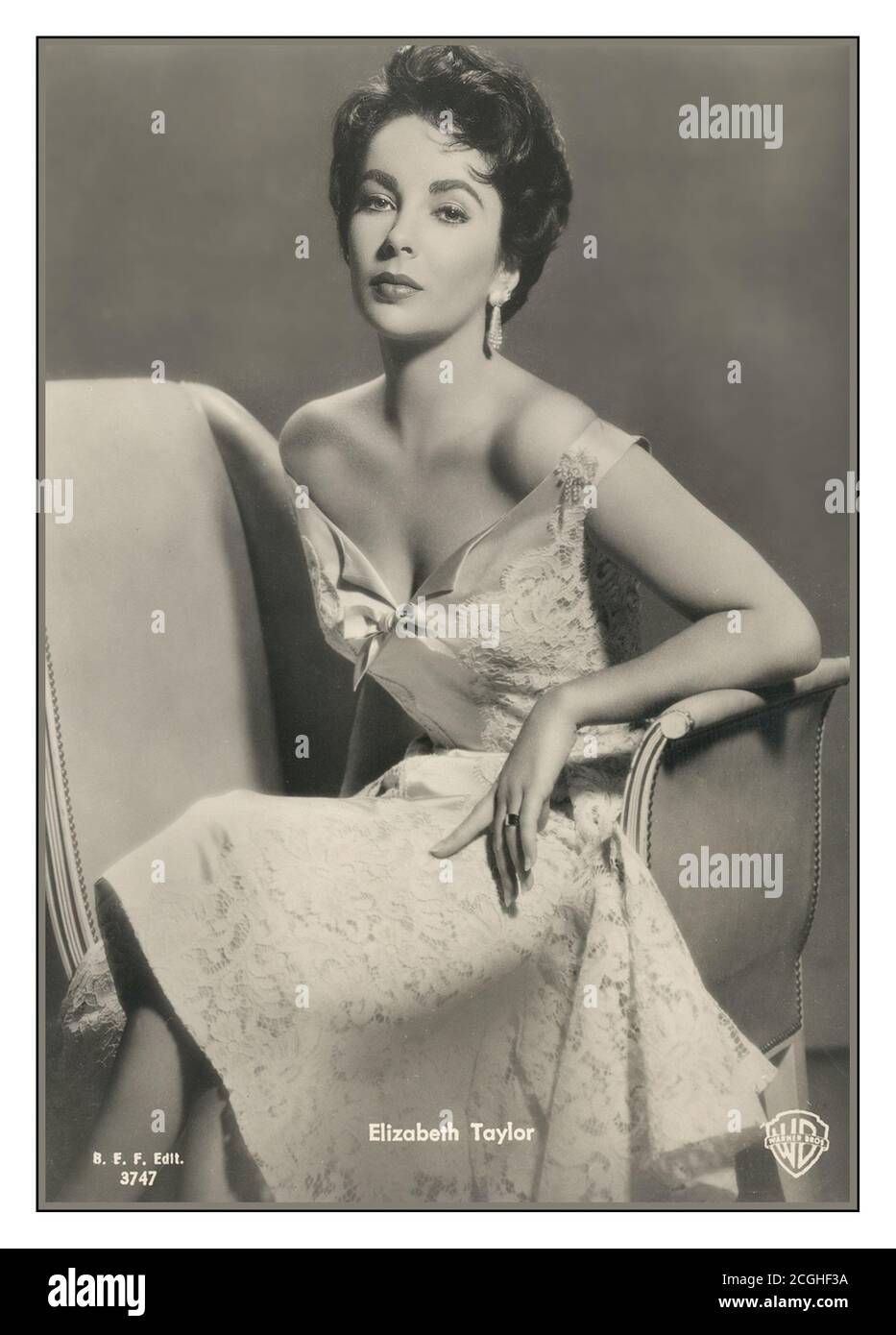 Elizabeth Taylor Film und Bühnenschauspielerin 1950er Werbepostkarte Portrait produziert von Warner Brothers Hollywood USA Stockfoto