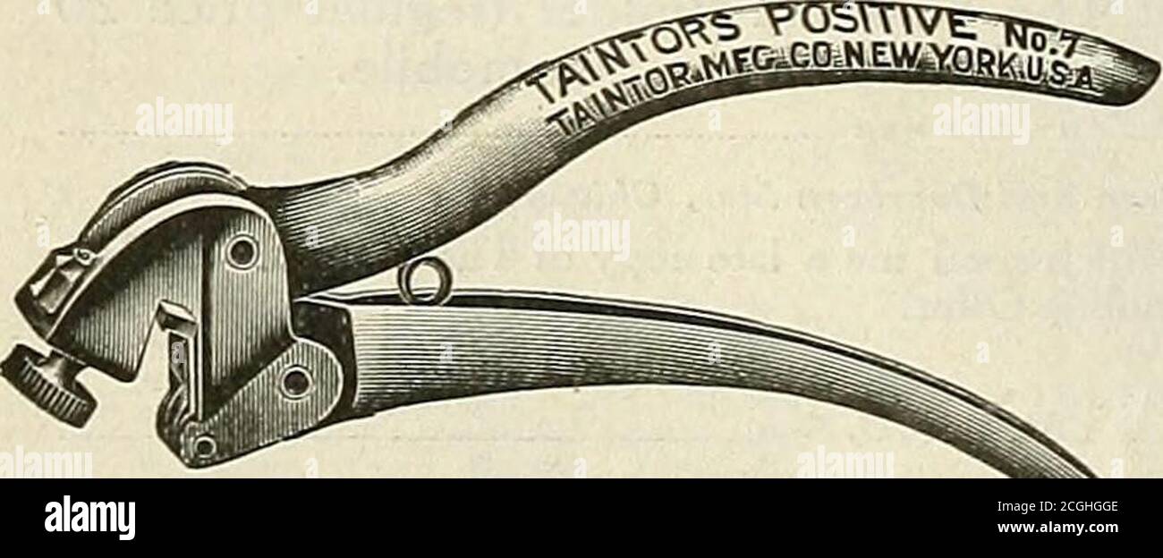 . Zimmermann. TAINTOR POSITIVE SÄGE SET Sie können eine billigere Säge als Taintor positive bekommen, weil sie billiger machen. Man kann nicht besser werden, weil bessere nicht gemacht werden. PROBIEREN SIE ES aus X 7 11 Gefällt mir Eell olhen1 n i ^ Wenn es Ihnen nicht gefällt, teilen Sie uns mit, dass Sie unseren kostenlosen RundschreibenTipps zur Pflege von Sägen von^*   erhalten. JOHN H. GRAHAM & CO., Sole Agents, ^ ^NN^^LRL?^^. r MODELL GEWASCHENE HEMDEN Zufriedenheit garantiert dem Mann, der ourbrii.d Hemden trägt. Sie sind ehrlich von den besten ma-terials gemacht und wir schneiden jede Größe auf einem individuellen, Ize Muster,.vhich versichert Ihnen eine perfekte Fi Stockfoto