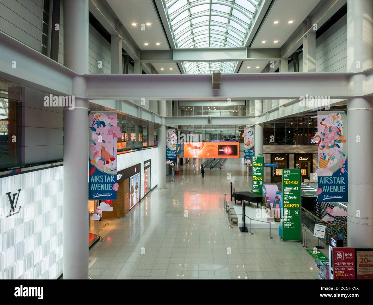 Incheon, Südkorea - leere Duty-Free-Shops am internationalen Flughafen Seoul Incheon. Das neuartige Coronavirus trifft die Fluggesellschaften und die Duty-Free-Industrie. Stockfoto