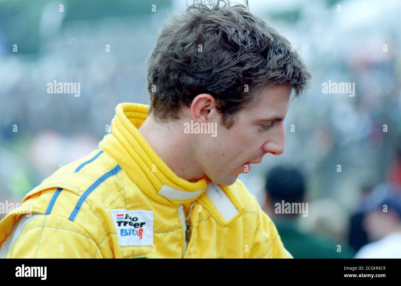 Archivbild: British Touring Car Championships in Brands Hatch am 31. August 1998, Bild aus Farbnegativ gescannt. Jason Plato von Blend 37 Williams Renault Team vor dem Rennen. Stockfoto