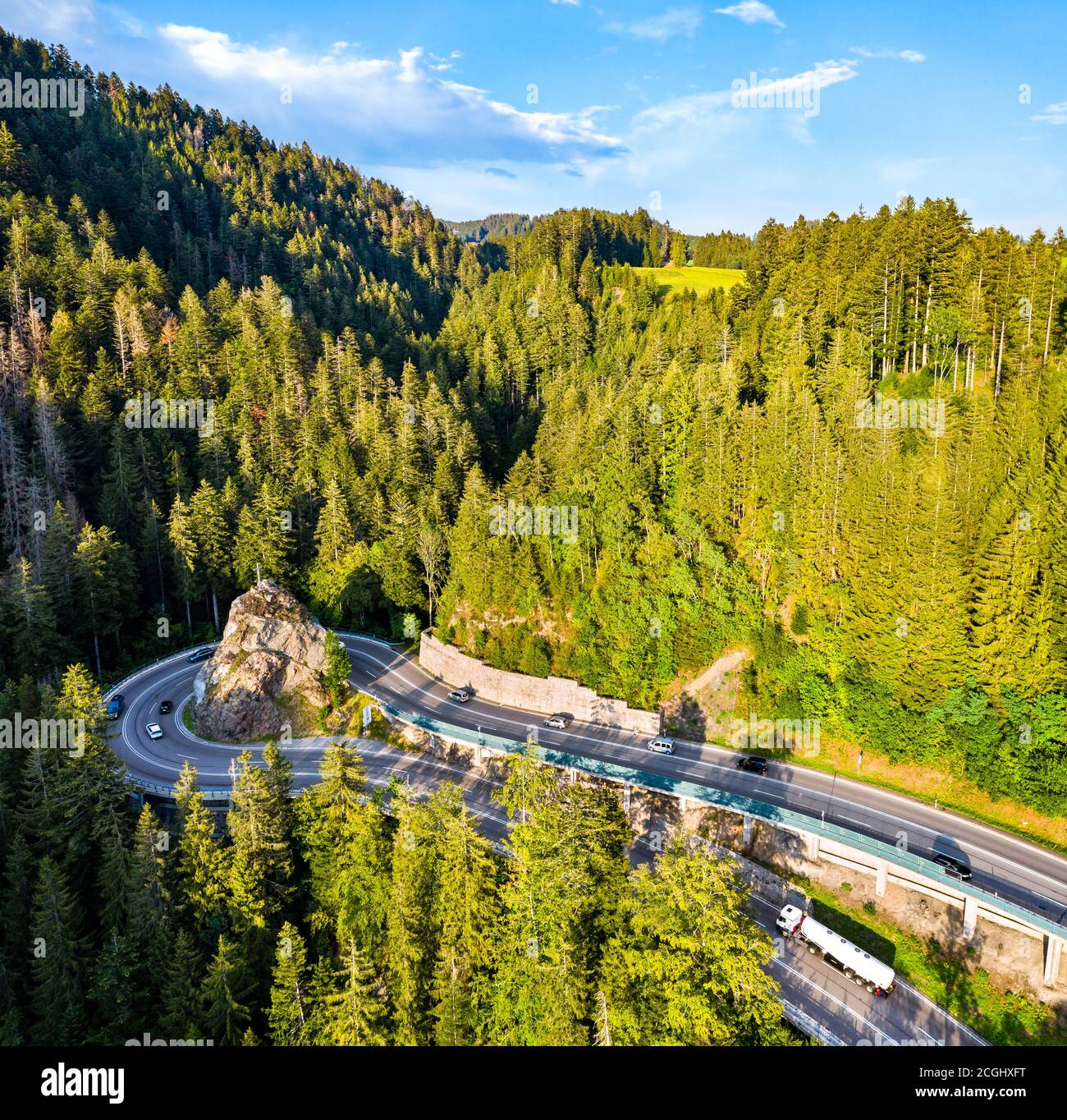 Kreuzfelsenkurve, eine Haarnadelkurve im Schwarzwald, Deutschland Stockfoto