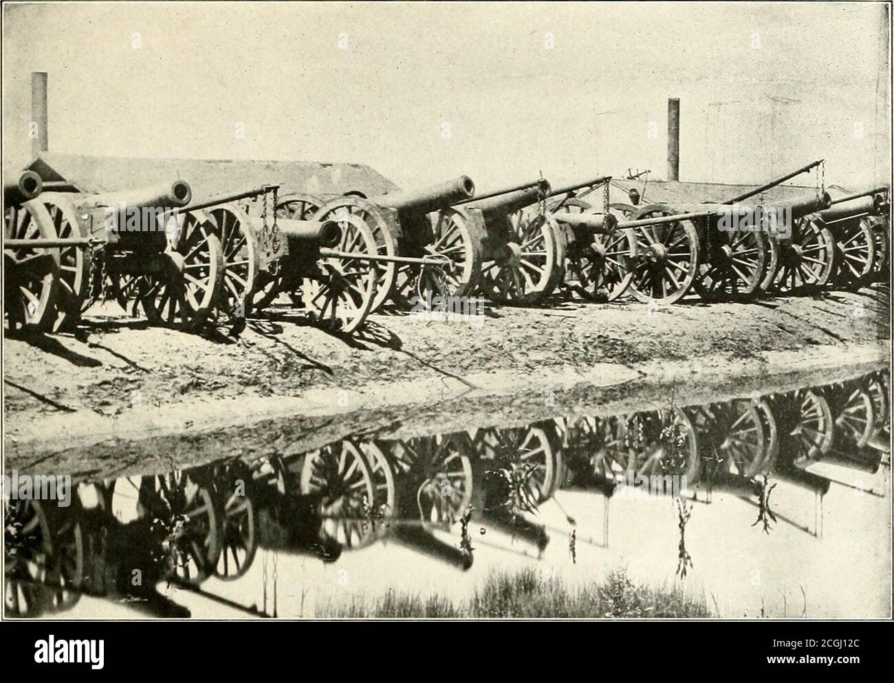 . Die fotografische Geschichte des Bürgerkrieges: In zehn Bänden. : Union, 14 Tote, 114 Verwundete. Confed.* 16 und 17. – Columbia, S. C. Union, FiftethCorps, Army of the Tennessee, unter der Leitung von Generalmajor John A.Logan; Confed., Truppen des Generals Beaure-gards. Verluste: Union, 20 Tote und Verwundete; Confed.* 18 bis 22.- Fort Anderson, Town Creek, undWilmington, X. C. Union, Twenty-Third und Twenty-Fourth Corps, undPorters Gunboats; Confed., Gen. Hokes Kommando. Verluste: Union, 40 Tote, 204 Verwundete; Confed., 70 Tote, 400 Verwundete, 375 Vermisste. 22. – Douglas Landing, Pine Bluff, Ark.Union, 13. 111 Stockfoto