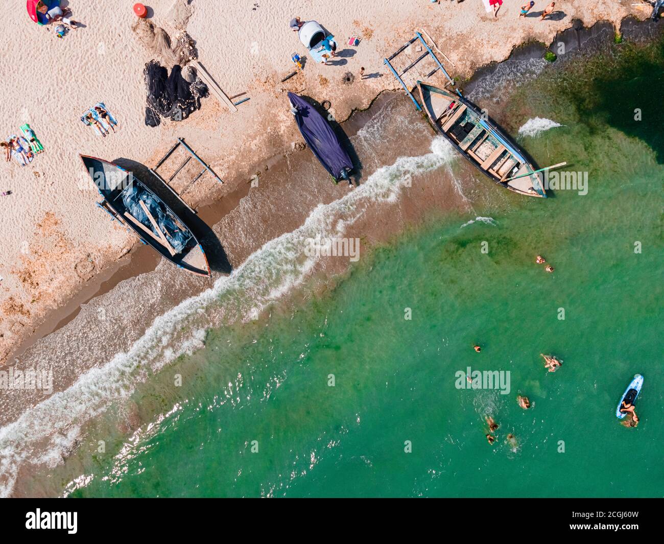 Luftaufnahme Der Boote Am Strand, Meereslandschaft Stockfoto