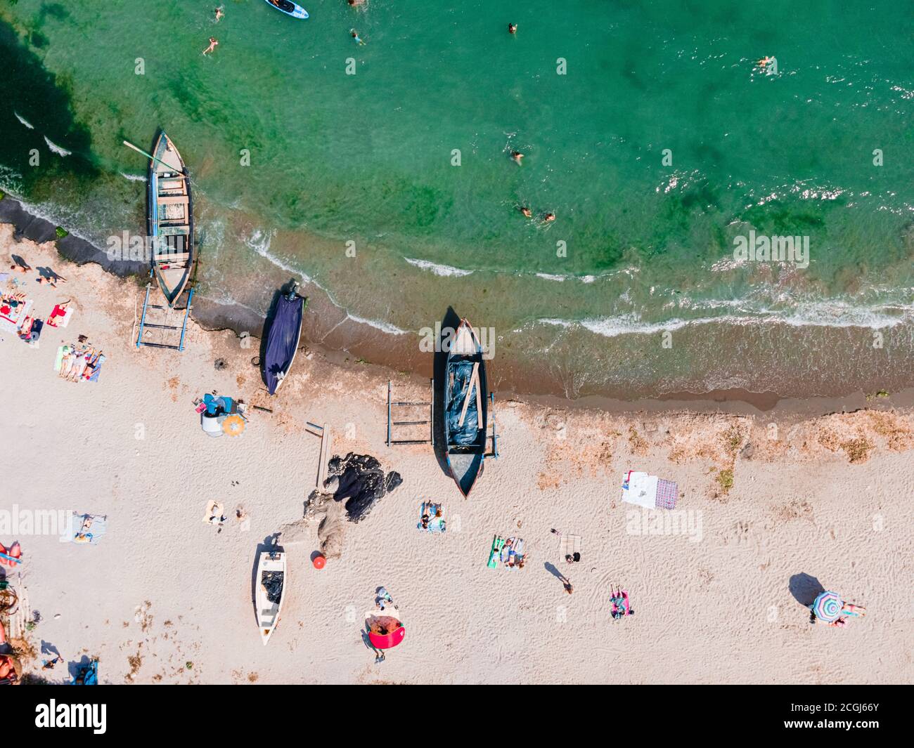 Luftaufnahme Der Boote Am Strand, Meereslandschaft Stockfoto