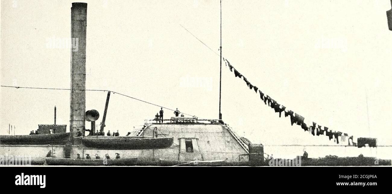 . Die fotografische Geschichte des Bürgerkrieges: In zehn Bänden. • llflilllillfli EIN MÄCHTIGER REENFORCEMENT ZUR FLUSSFLOTTE Dieses riesige Schiff war einer der ersten Versuche, den EADS-Typ von Kanonenboot zu entwickeln. Sie, mit der Tus-Cumliia, der Indianola, der Lafayette und der Chilicothe, wurde der Mississippi-Kader hinzugefügt, nachdem Admiral Porter das Kommando übernahm, und alle erhielten ihre Taufe in den Operationen der Vicksburg-Kameradin, die Indianola wurde von den Konföderierten gefangen genommen und zerstört. Sie waren flach-unten-ves-sels mit Seitenrädern drei Viertel des Weges nach hinten, jedes Rad, das I einwirkt Stockfoto