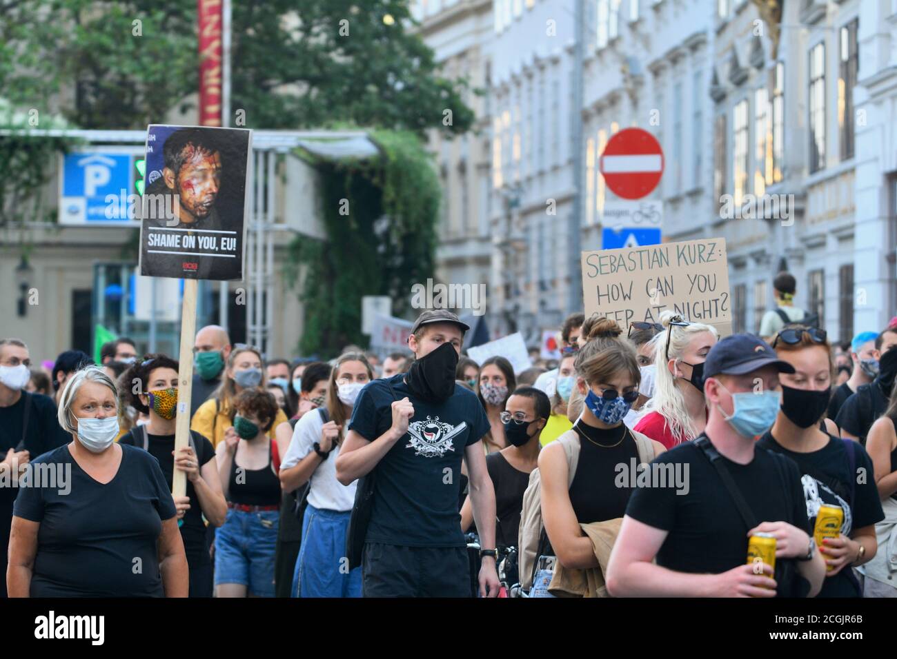 Wien, Österreich. September 2020. Demonstration grenzüberschreitende Solidarität Wien gegen die europäische Grenzpolitik nach dem Brand in Moria in Griechenland. Quelle: Franz Perc / Alamy Live News Stockfoto