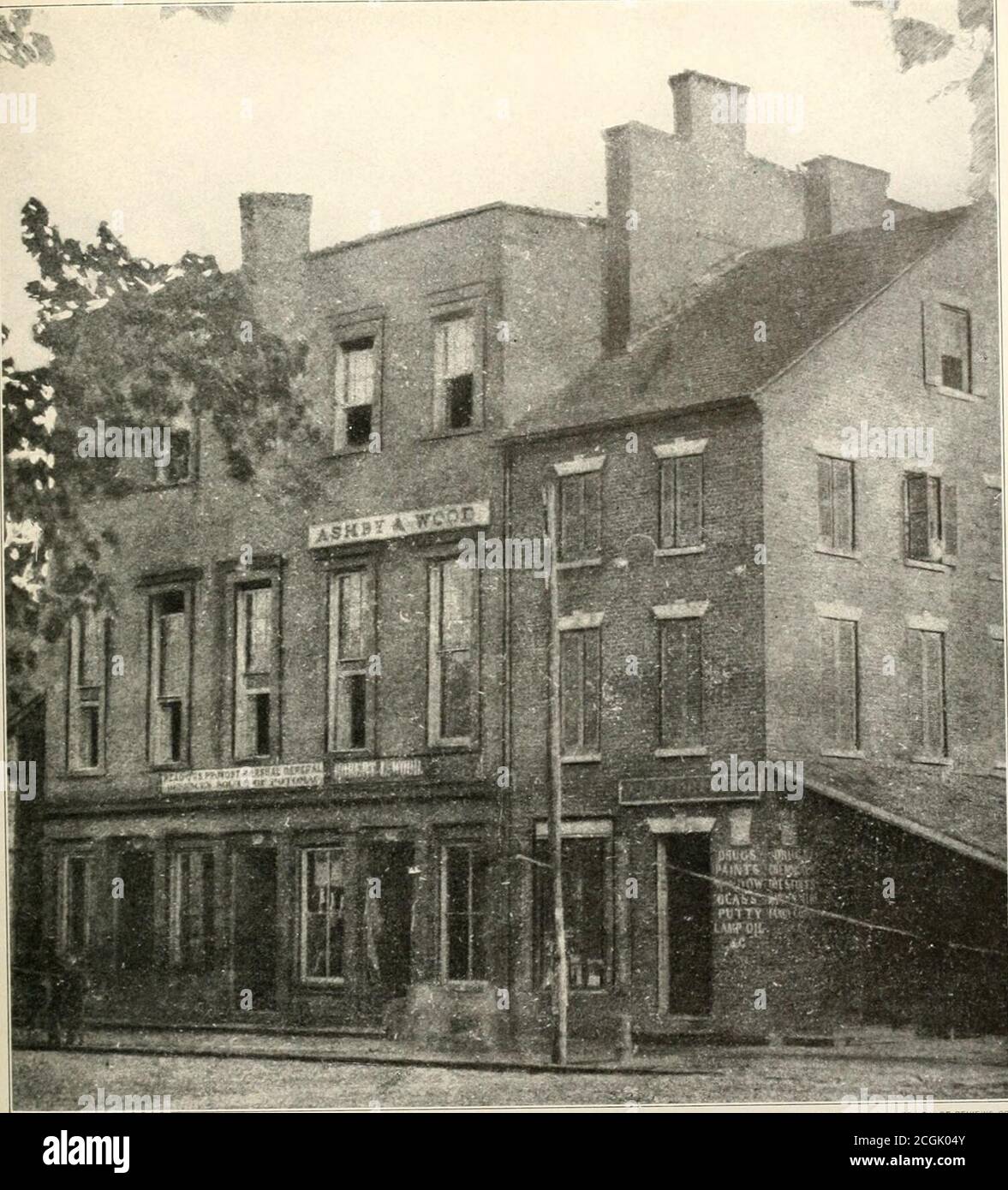 . Die fotografische Geschichte des Bürgerkriegs : Tausende von Szenen fotografiert 1861-65, mit Text von vielen Sonderbehörden . die Grand Jury zurückgegeben keine Anklagen. Richter Carmichael, enttäuscht über diesen Mangel an Geist, trat seine Position und zog sich in seinen Hof. Ein weiterer Interessensfall war der von ]Mrs Rose ONealGreenhow, die charmante Witwe von Ro) ert Greenhow, die am 23. August 1801 wegen Aspy verhaftet wurde, eine Zeit lang in ihrem eigenen Haus eingesperrt und dann in das alte Kapitol überführt wurde. Nachdem sie bis .Tune 2, 18(52, eingesperrt war, wurde sie freigelassen und Avito geschickt Stockfoto