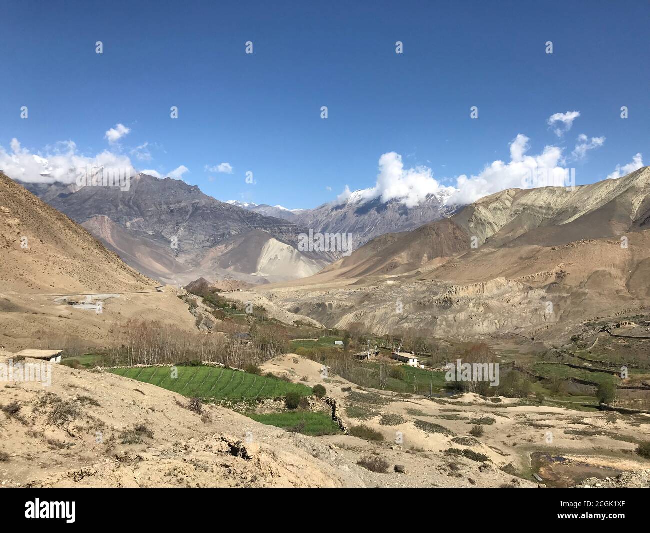 Tolle Aussicht auf das Dorf Kagbeni, Kali Gandaki Tal, Mustang, Nepal. Wunderschöne Berglandschaft. Majestätische Himalayan Range. Wunderschöne tibetische Natur Stockfoto