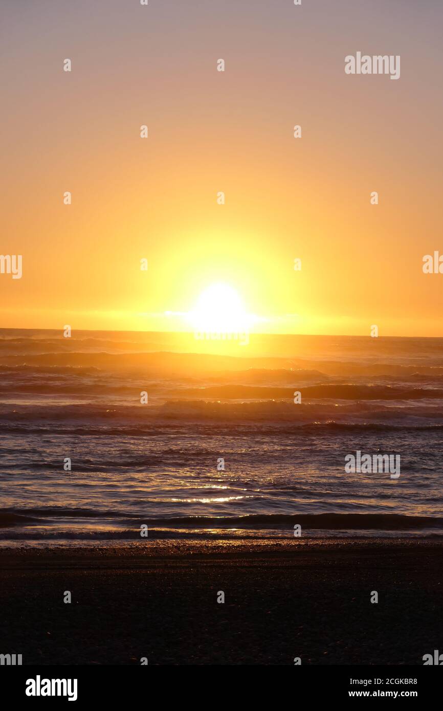 Atemberaubender Sonnenuntergang über dem Pazifik Stockfoto