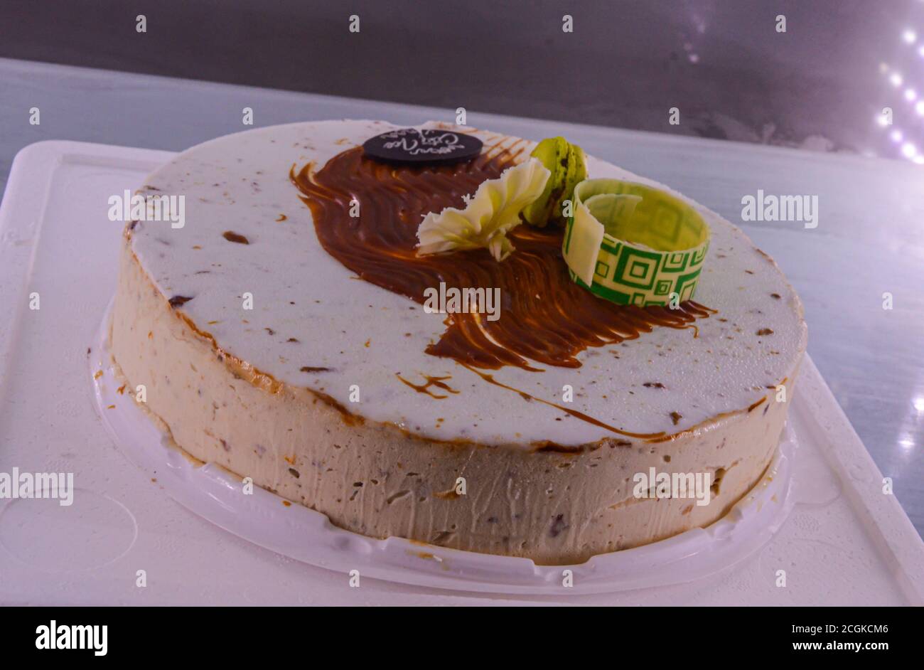 Eiskuchen mit Schokolade und Vanille. Stockfoto