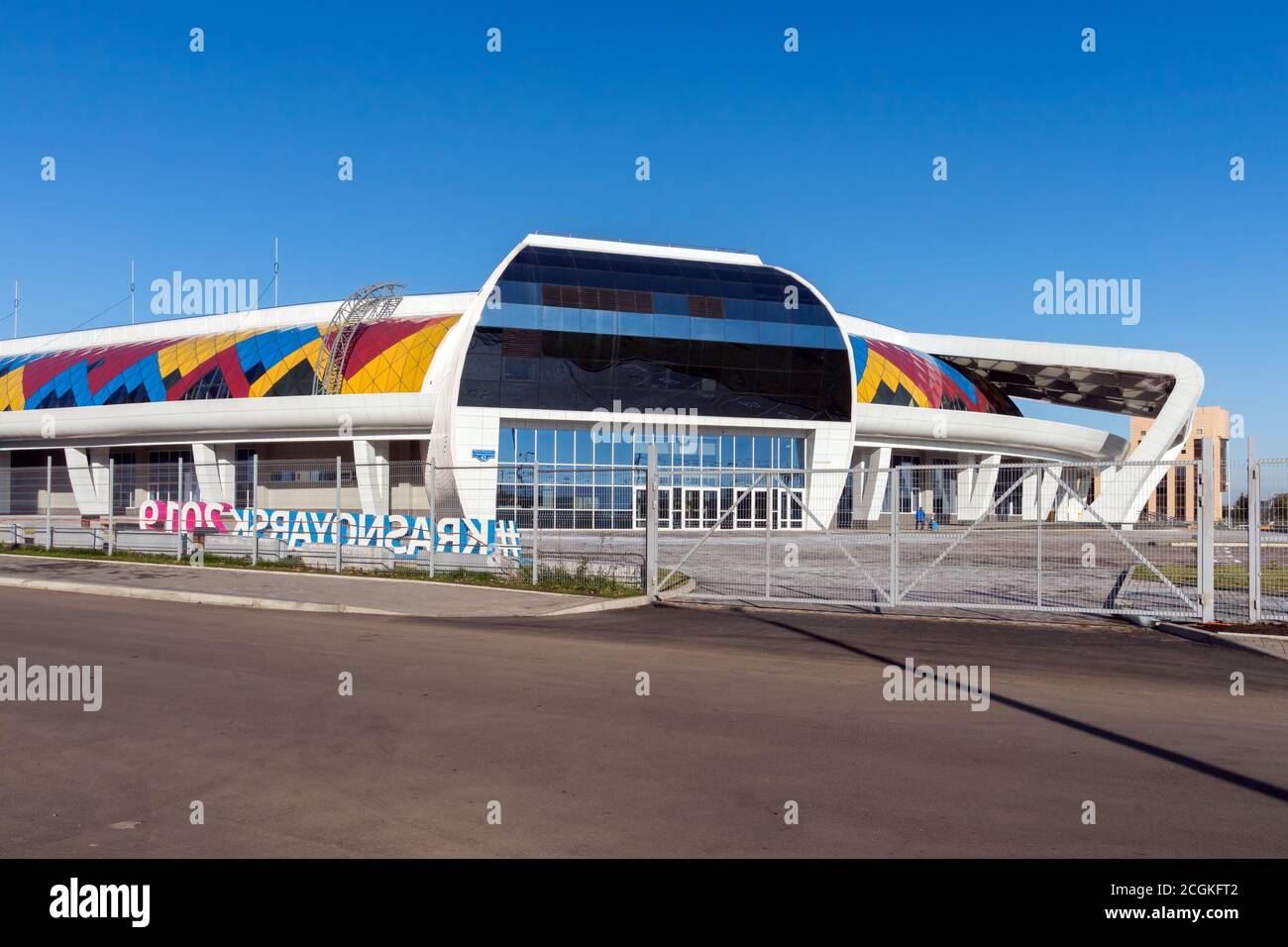Sportpalast Crystal Ice Arena auf Partizana Zheleznyaka Straße der Stadt Krasnojarsk, für die Winter-Universiade 2019 gebaut. Stockfoto