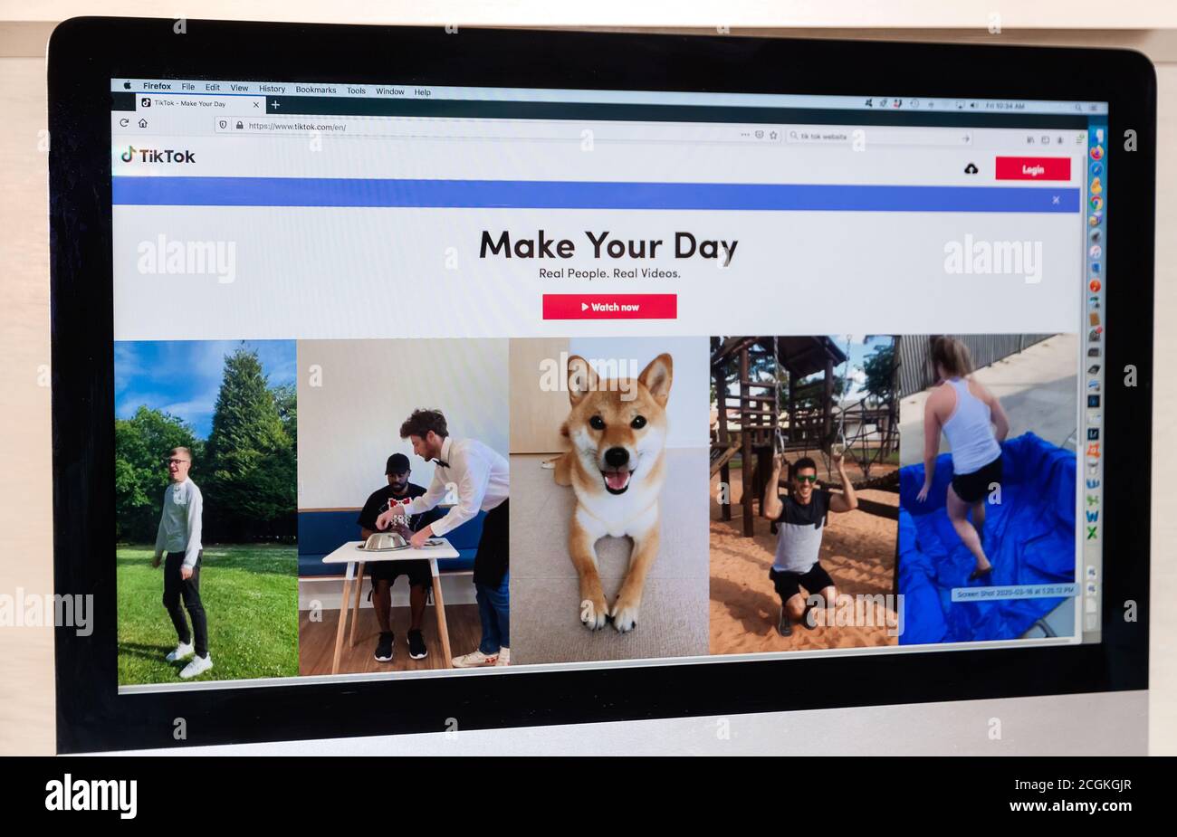 TikTok Social Media Homepage/Webseite zeigt verschiedene kurze Videos auf einem Computerbildschirm. Stockfoto