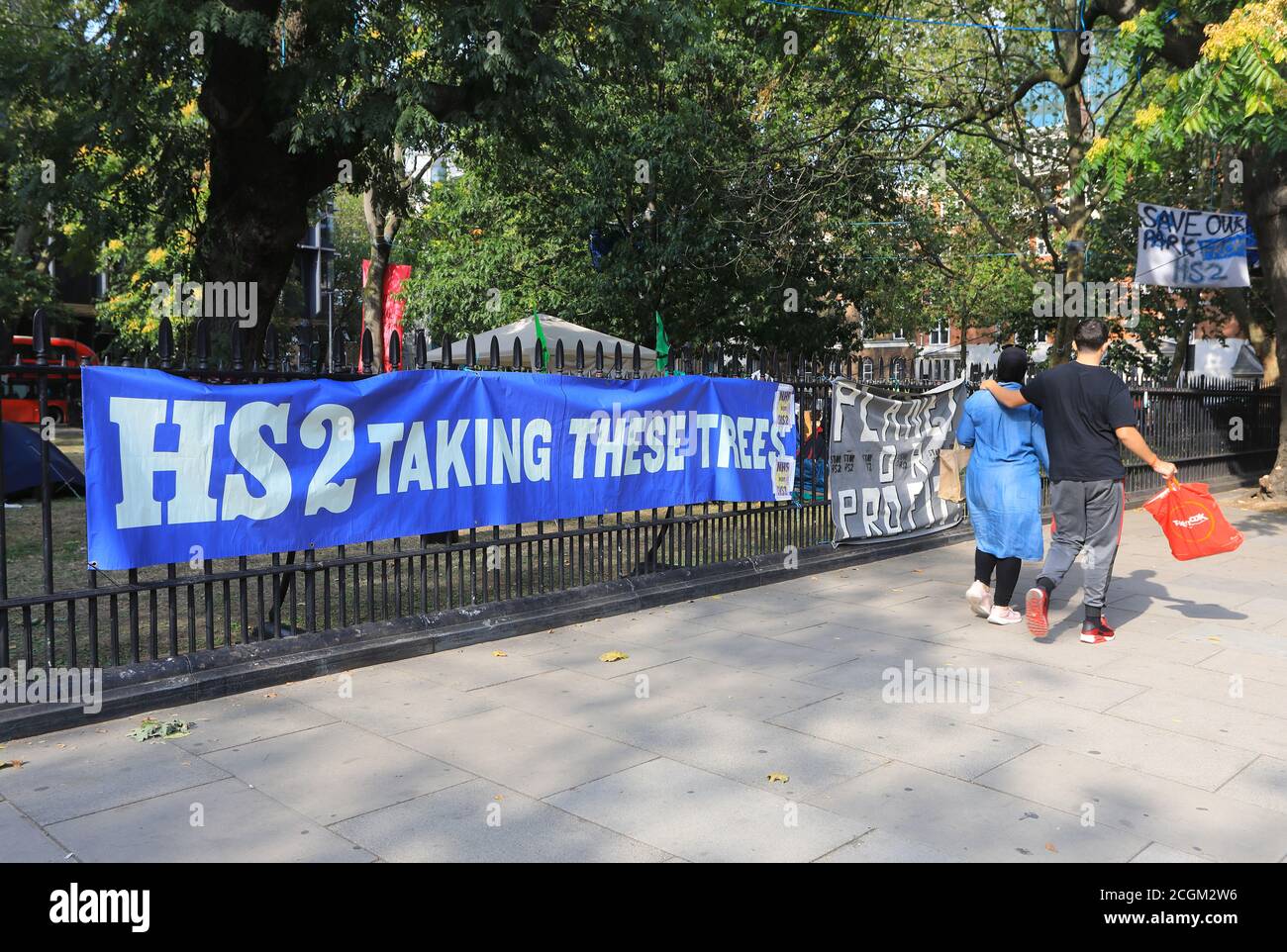 HS2 Protestlager in Euston Square Gardens, Nord-London, Großbritannien Stockfoto