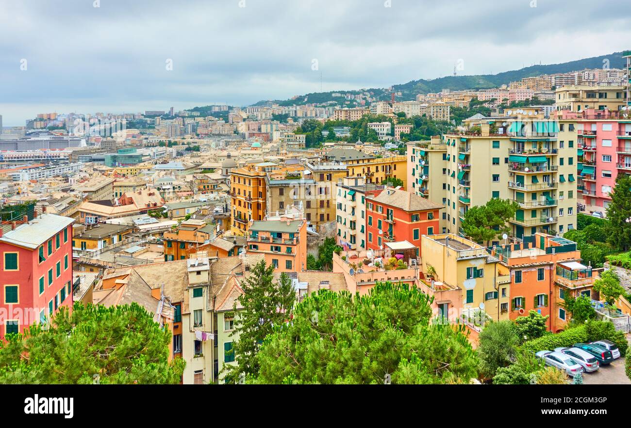 Blick auf Castelletto in Genua (Genua), Italien. Stadtbild Stockfoto