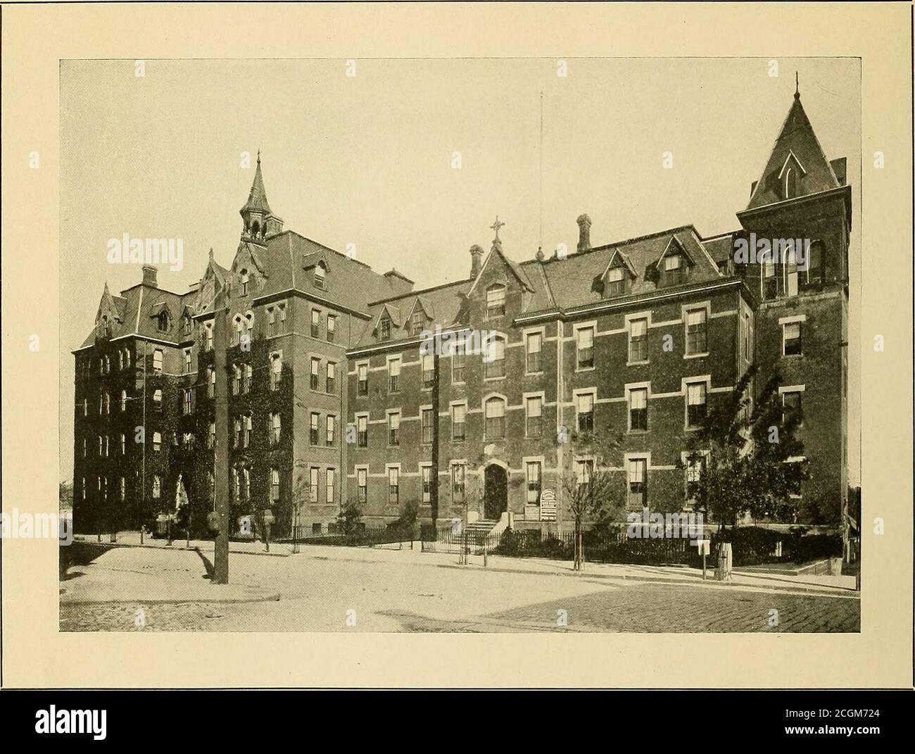 . Blick auf Newark und Umgebung. ST. MICHAELS HOSPITALHigh Street und Central Avenue. Stockfoto