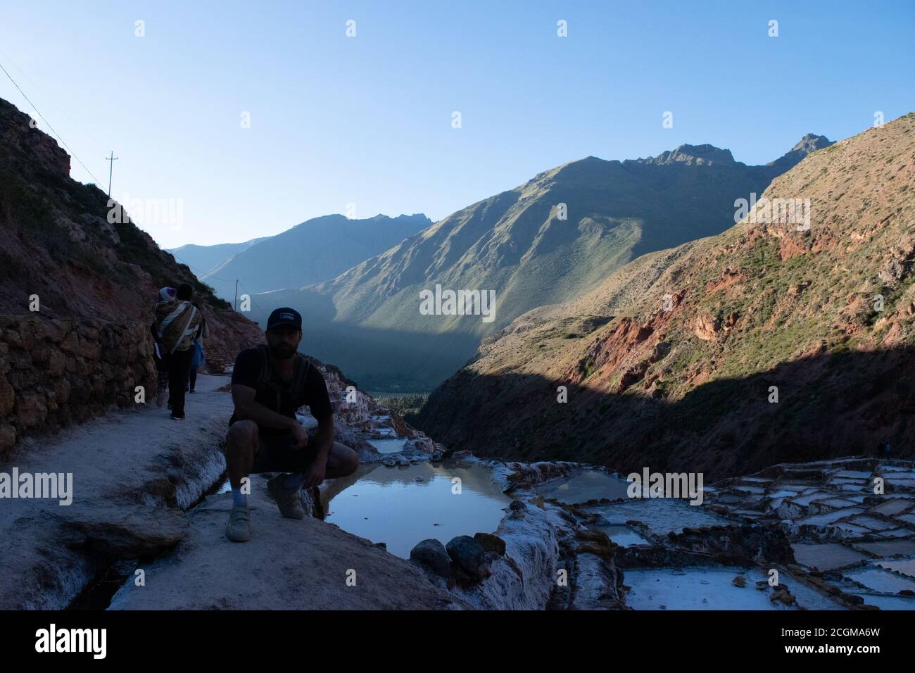 Ein faszinierender Blick auf die Salzterrassen in Maras, Peru berühmt. Diese Salzteiche in Südamerika wurden von AD200 bis AD900 von der Chanapata-Kultur erbaut Stockfoto