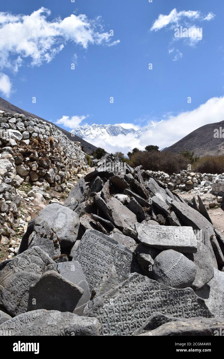 Ein faszinierender Blick auf die Salzterrassen in Maras, Peru berühmt. Diese Salzteiche in Südamerika wurden von AD200 bis AD900 von der Chanapata-Kultur erbaut Stockfoto
