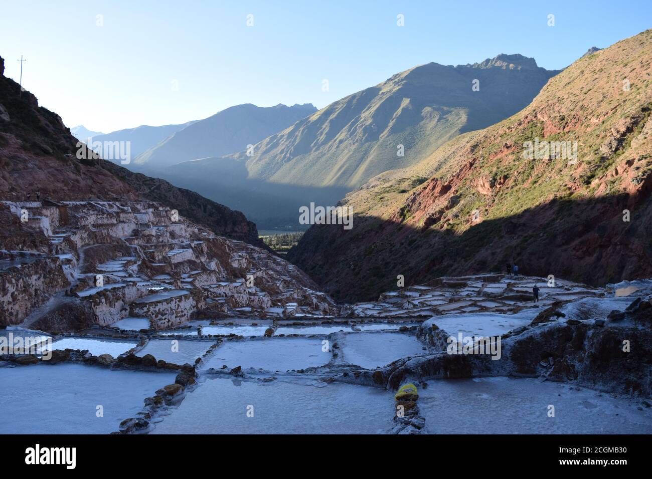 Ein faszinierender Blick auf die Salzterrassen in Maras, Peru berühmt. Diese Salzteiche in Südamerika wurden von AD200 bis AD900 von der Chanapata-Kultur erbaut Stockfoto