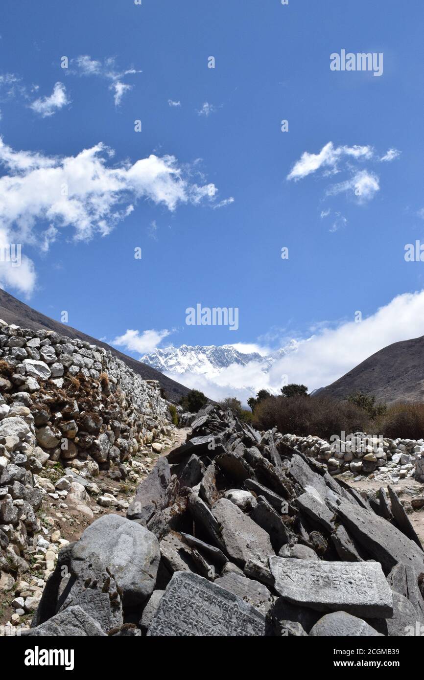 Ein faszinierender Blick auf die Salzterrassen in Maras, Peru berühmt. Diese Salzteiche in Südamerika wurden von AD200 bis AD900 von der Chanapata-Kultur erbaut Stockfoto