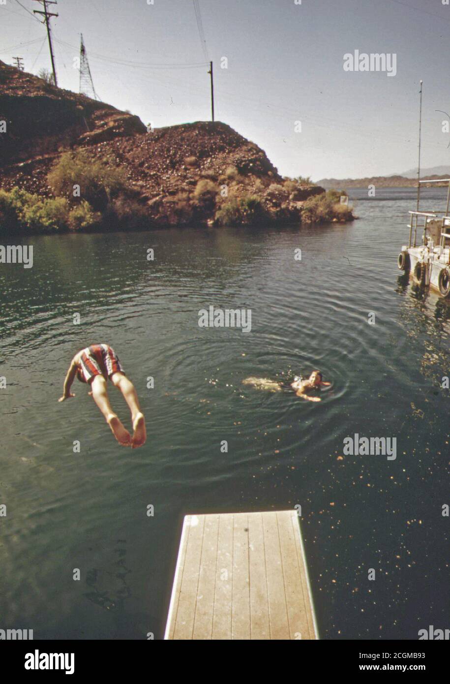 Schwimmen im Lake Havasu, Mai 1972 Stockfoto