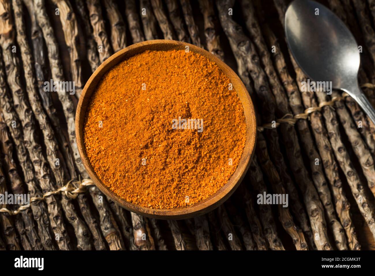 Rohe organische indische Tandoori Gewürze in einer Schüssel Stockfoto