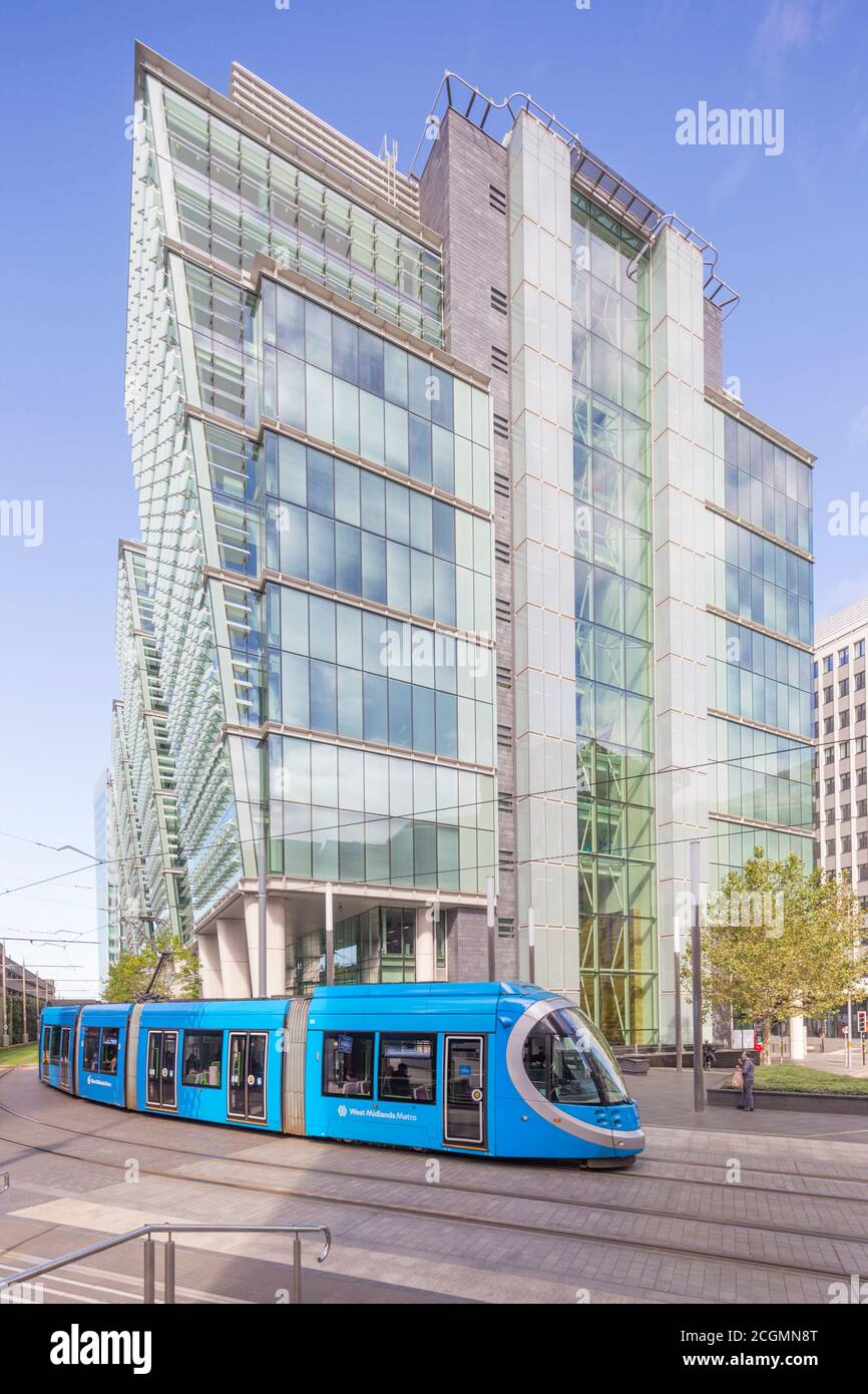 West Midlands Metro, die zwischen Birmingham und Wolverhampton in der Nähe von Snow Hill und Bull St, Birmingham, England, Großbritannien, verkehrt Stockfoto