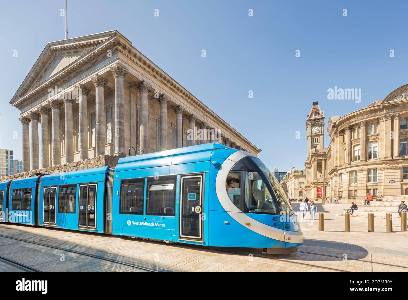 West Midlands Metro, die zwischen Birmingham und Wolverhampton verkehrt, vorbei am Rathaus am Victoria Square, Birmingham, England, Großbritannien Stockfoto