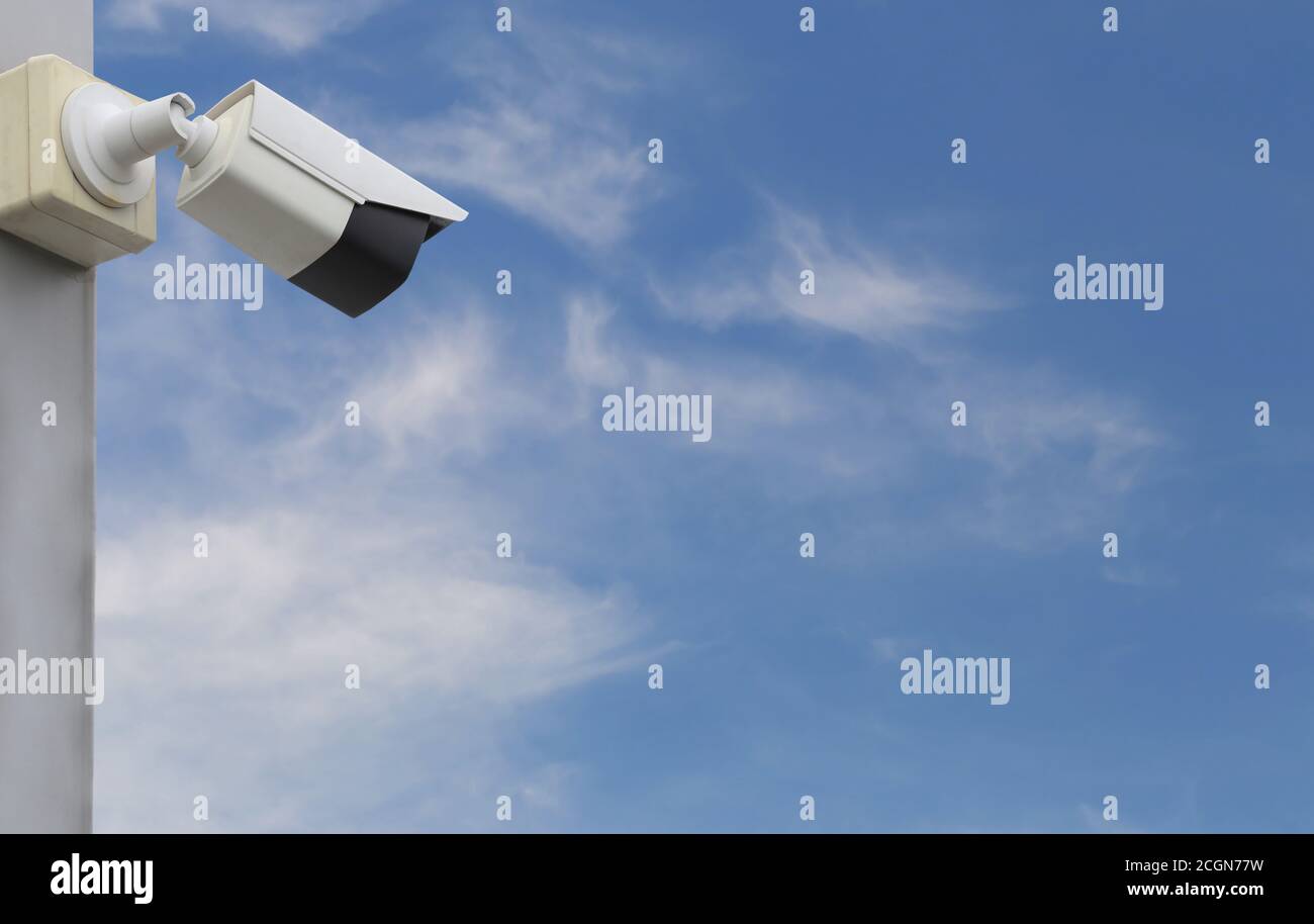 CCTV-Tool auf blauem Himmel Hintergrund, Ausrüstung für Sicherheitssysteme und haben Kopieplatz für Design. Stockfoto