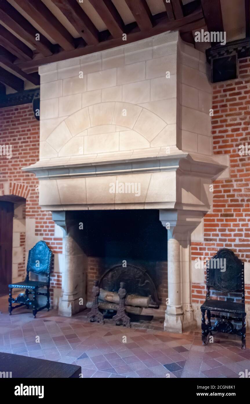 Amboise, Frankreich - 31. Oktober 2013: Kamin in der Küche des Chateau du clos luce, Amboise, Frankreich. Stockfoto