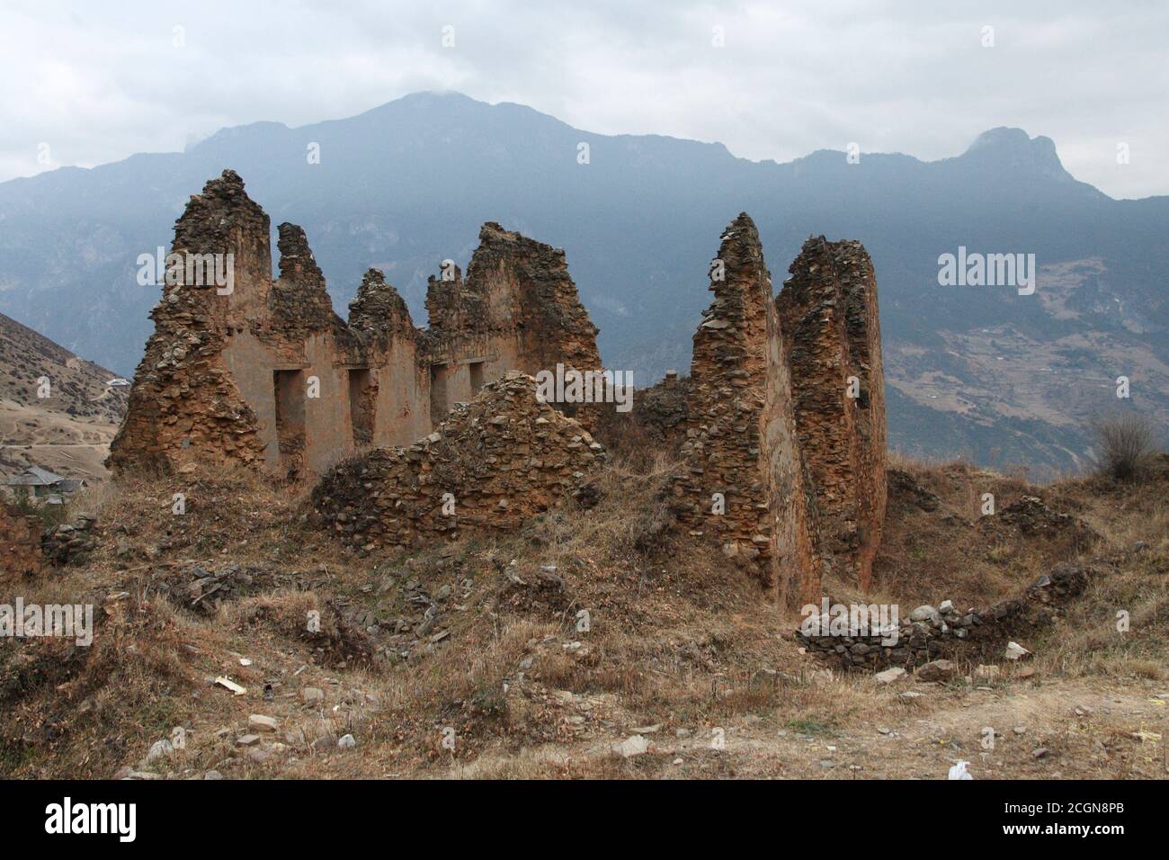 Ruine an der Stelle des Muli-Klosters, Wachang Town, Muli, West Sichuan, China 18. Dezember 2006 Stockfoto