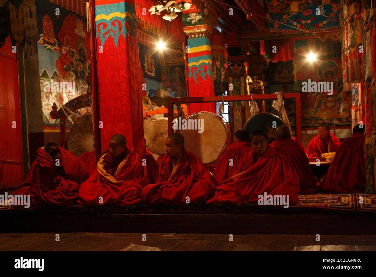 Novizen Mönche im Muli Kloster, Wachang Stadt, Muli, West Sichuan, China 18. Dezember 2006 Stockfoto