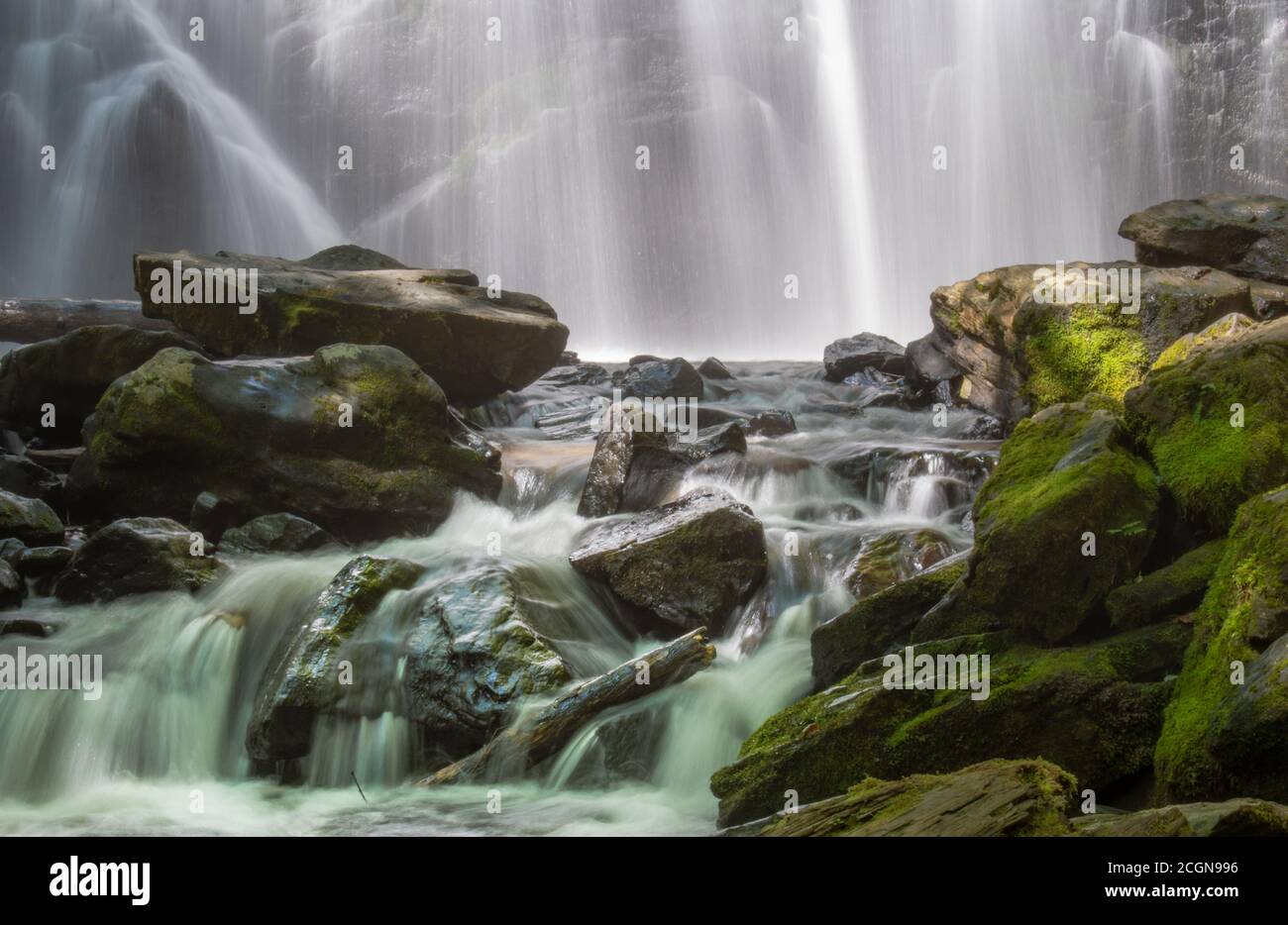 Die Stromschnellen unter Crabtree Falls Stockfoto