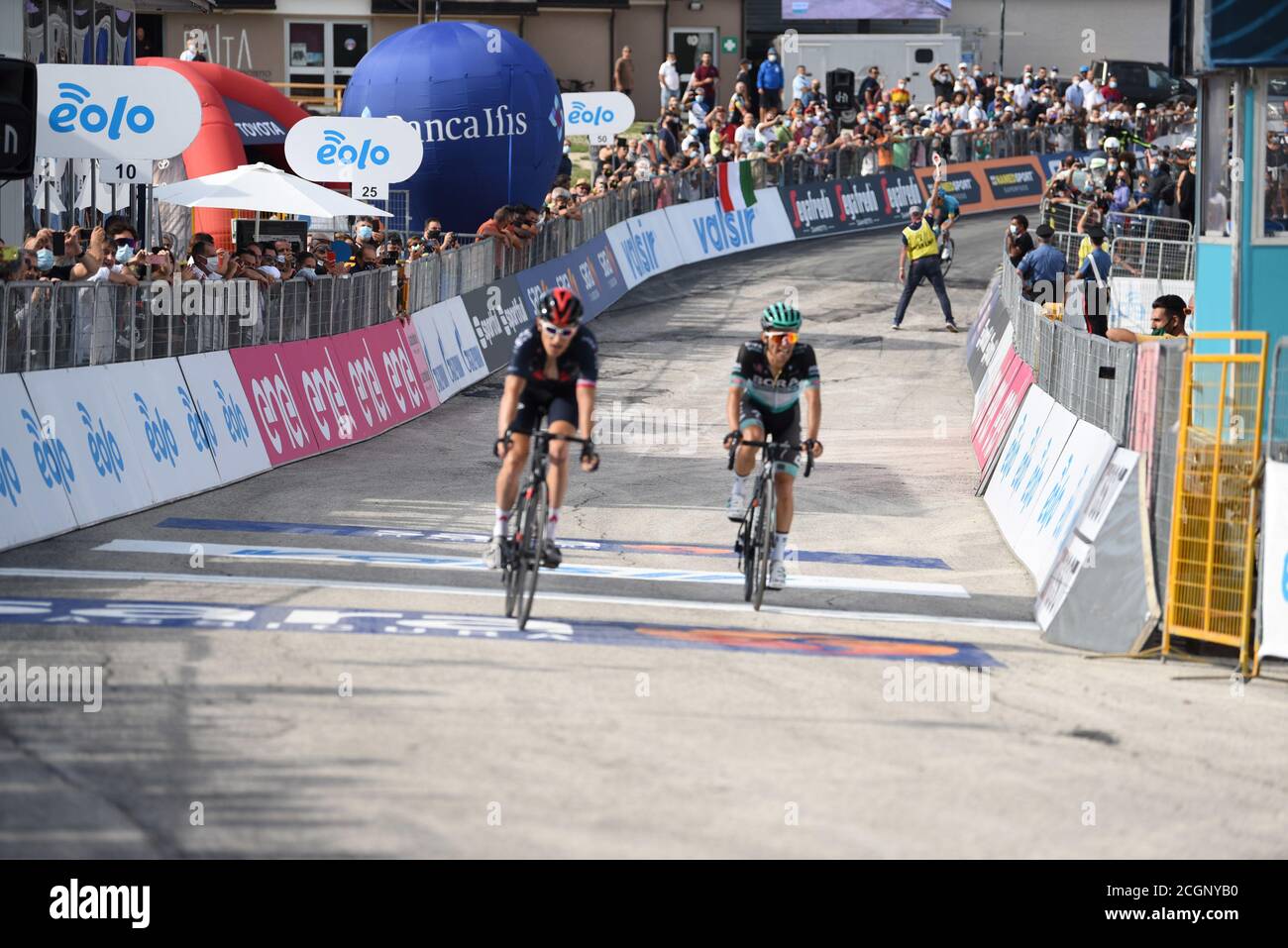 Geraint Thomas (Team Ineos) und Rafal Majka (Bora – Hansgrohe) Zweiter und Dritter bei 5^ Tappa Norcia - Sarnano/Sassotetto, Cycling Tirreno Adriatico Stockfoto