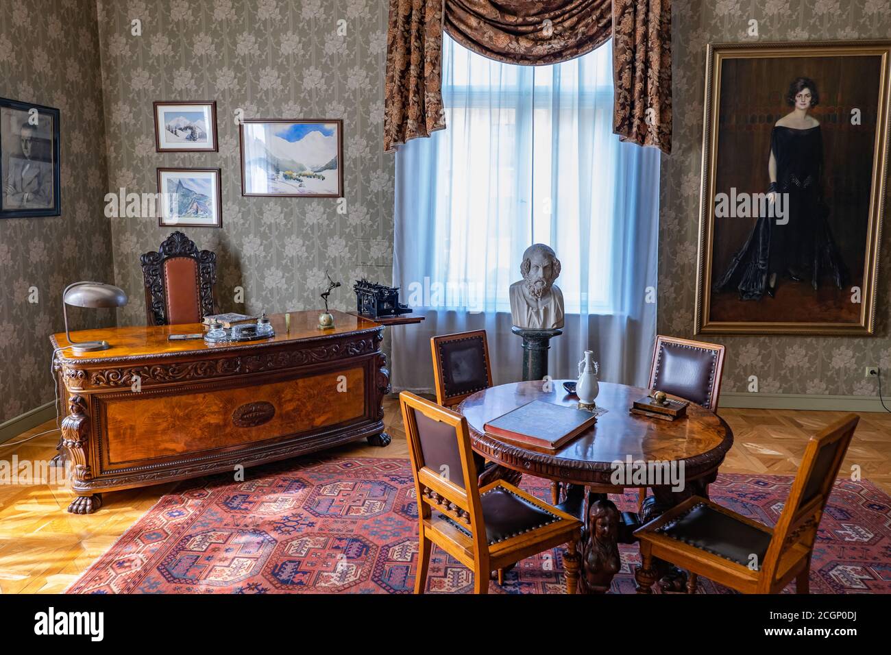 Herbst Palace Museum Interieur in Lodz, Polen, die Bibliothek mit eklektischen Möbeln in Residenz des 19. Jahrhunderts. Stockfoto