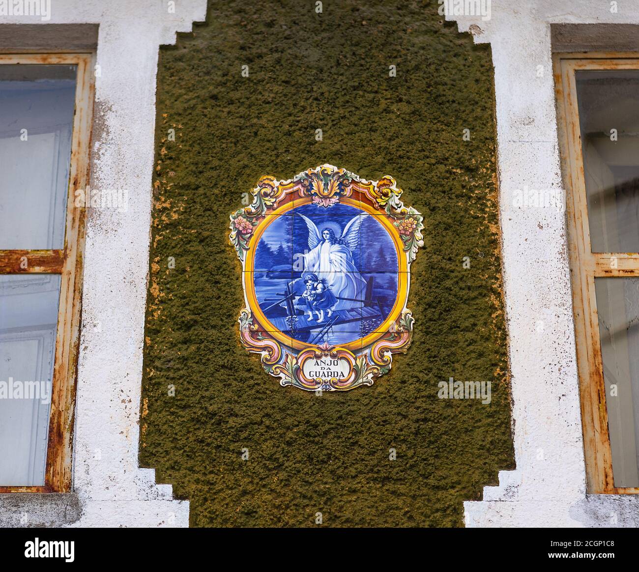 Dekoratives religiöses Mosaik eines Schutzengels 'Anjo da guarda' Stockfoto