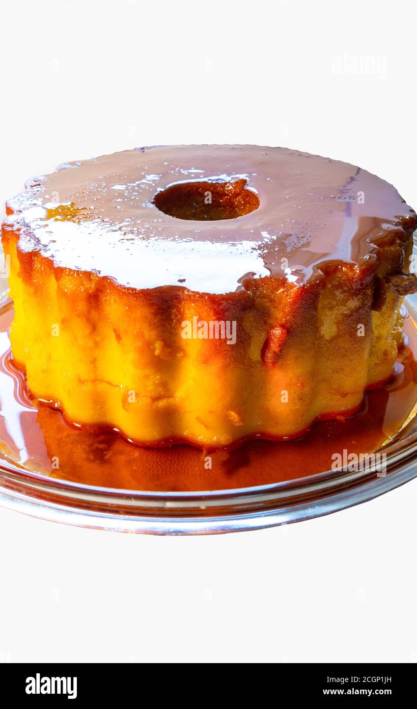 Hausgemachter Pudding 'pudim de ovos' bereit zum Essen. Es ist ein typisch portugiesisches Dessert Stockfoto